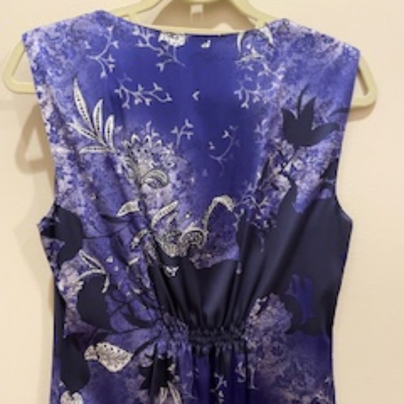 Elie Tahari Sleeveless Top - Size Medium - Picture 3 of 8